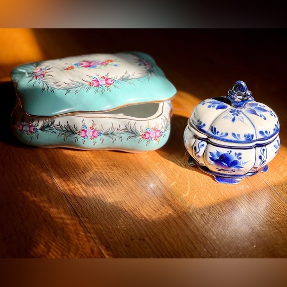 Limoges dresser/trinket box $125 - Picture 3 of 3